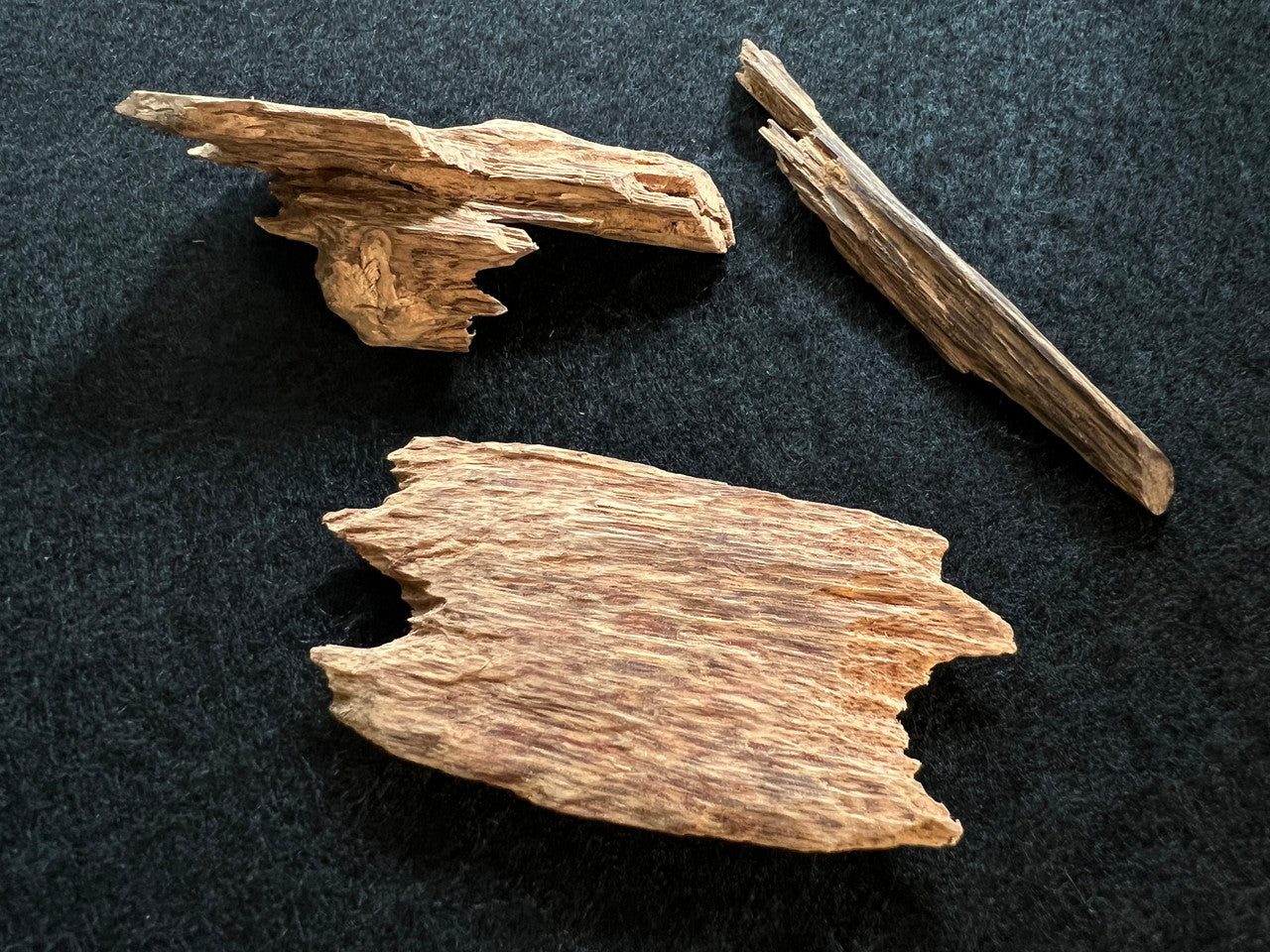 J01-0046　マレーシア産沈香 (Malaysian Agarwood/Oud)